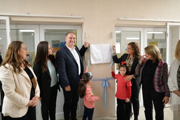 Villa Allende: Myrian Prunotto y Horacio Ferreyra inauguraron nuevas aulas en la Escuela Gastón Vergonjeanne.