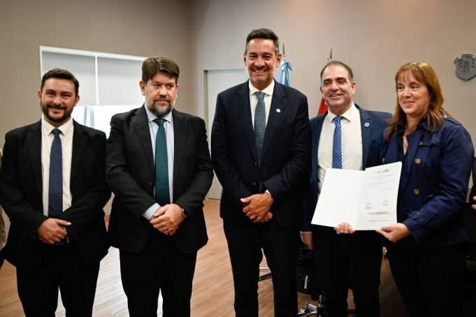 Legislatura: brindan reconocimiento al Encuentro Nacional de Graduados y Organizaciones Profesionales.