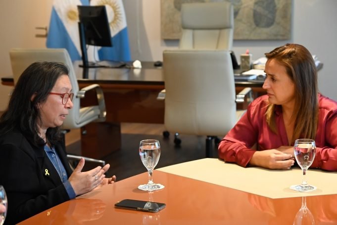 Legislatura: Prunotto recibió a Karina Engelbert, cordobesa secuestrada por Hamás.