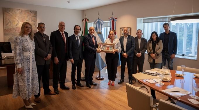 El embajador de Argelia visitó Córdoba para fortalecer lazos comerciales con la Provincia.