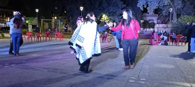 Celebraron el Día de la Zamba en Plaza Sarmiento con música, danza y tradición.