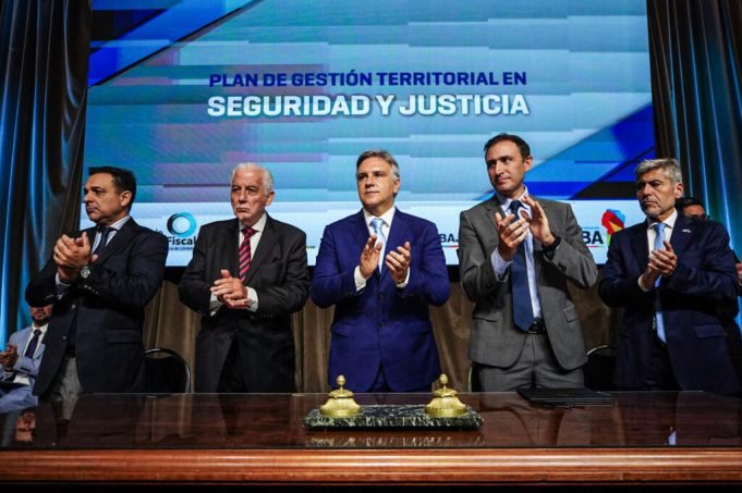 Llaryora presentó los nuevos distritos policiales y judiciales de la ciudad de Córdoba.