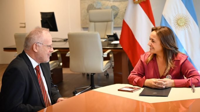 La vicegobernadora Myrian Prunotto recibió al Embajador de Austria en la Legislatura.