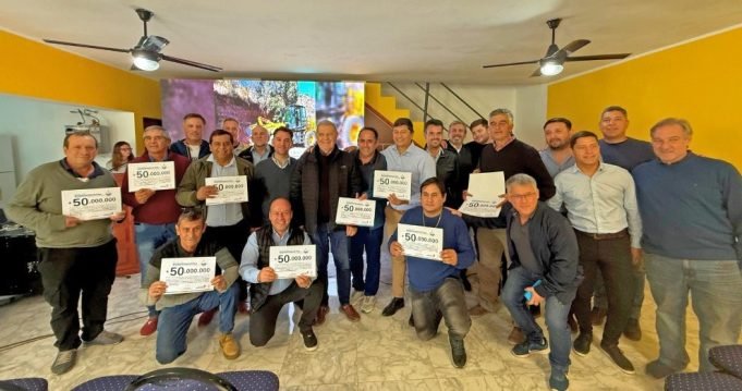 La Provincia entregó más de $14.000 millones a consorcios camineros.