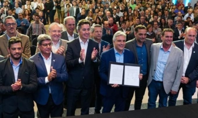 Deán Funes presente en la firma de Creación del Fondo Federal Cordobés.