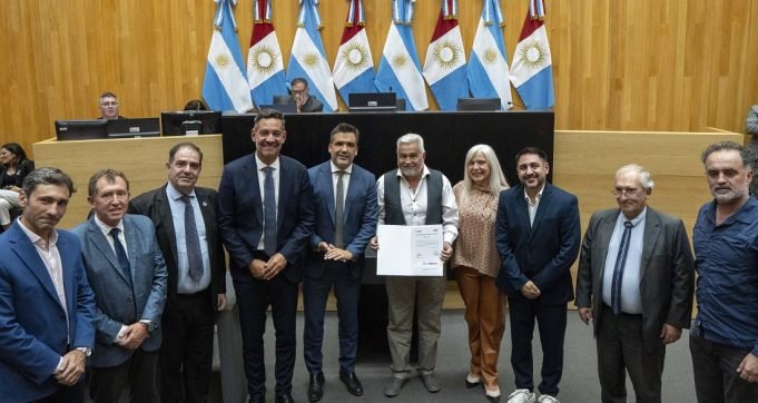 La Legislatura avaló la creación de la Universidad Cooperativa y Mutual Argentina.