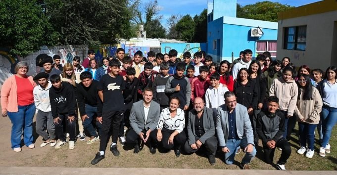 Prunotto participó de la apertura de sobres para la instalación de reguladores de tensión en San Pedro Norte.