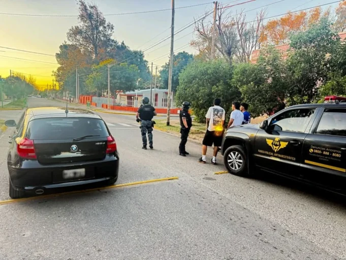 Operativo de la FPA en Deán Funes: patrullaje en barrios y espacios públicos.