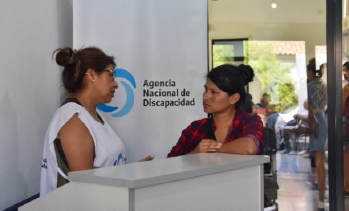 Charla informativa sobre auditorías a pensiones por invalidez laboral en Deán Funes.