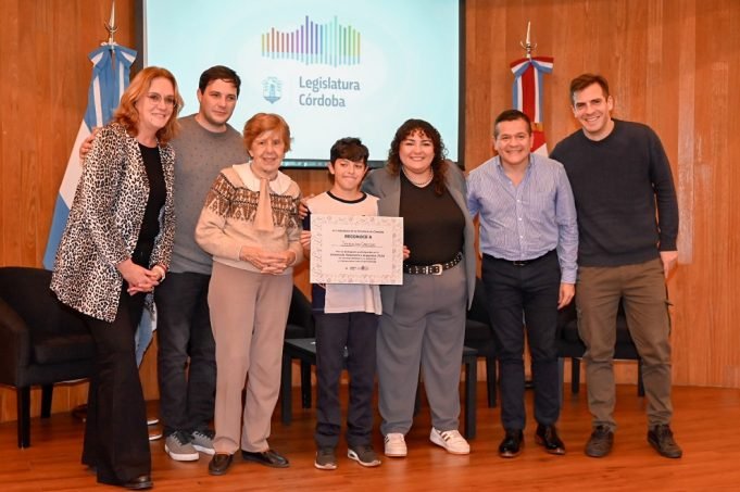 Legislatura: distinguen a estudiantes destacados en la Olimpíada Matemática Argentina 2024.