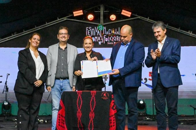 Myrian Prunotto participó del acto de entrega de utilidades del Festival de Jesús María.