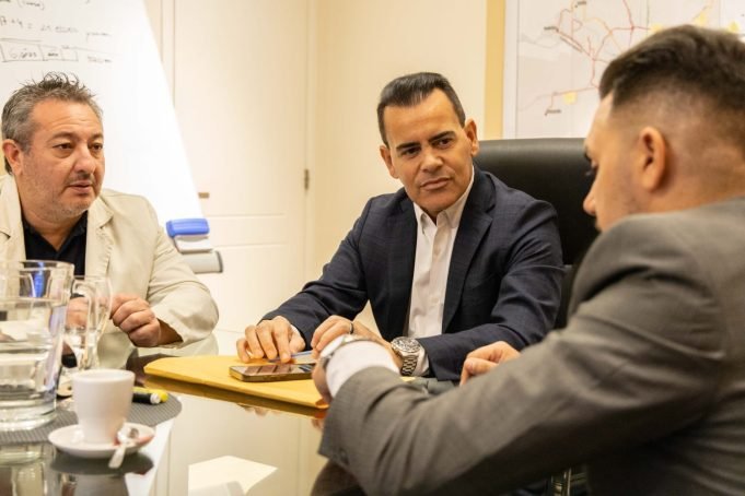 Gestiones para mejorar el servicio de transporte entre Deán Funes y Cruz del Eje.