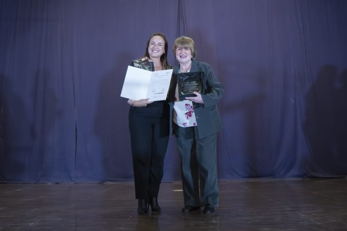 La Legislatura reconoció a la fonoaudióloga Alicia Maggi.