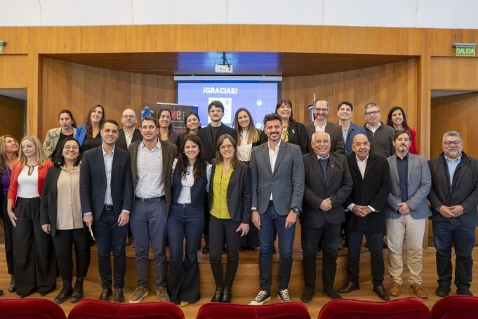 La Legislatura fue sede de un encuentro para debatir sobre la brecha de género en el sector tecnológico.