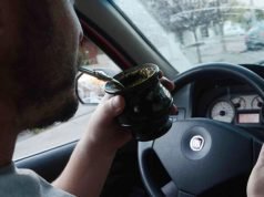 El Gobierno provincial desmintió que la caminera multe a conductores por tomar mates.