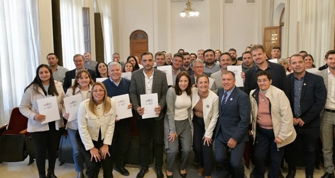 Myrian Prunotto encabezó la entrega de becas de formación en Inteligencia Artificial.