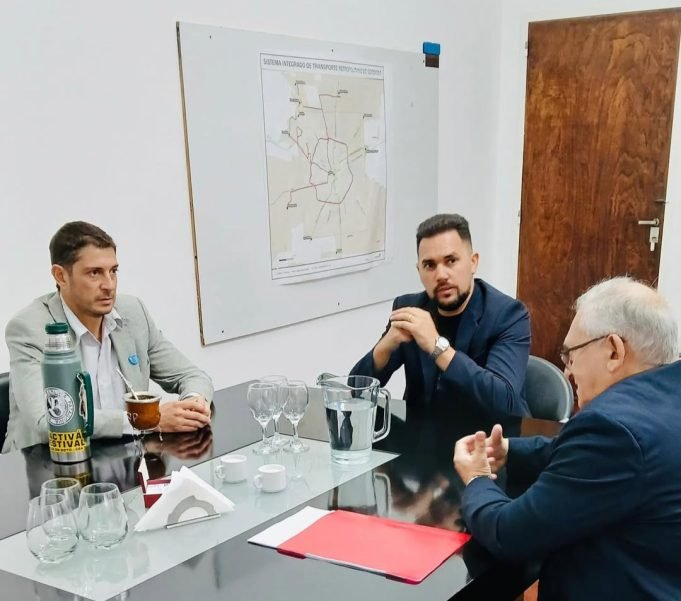 Nuevos horarios de interurbanos entre Deán Funes y Cruz del Eje tras gestiones del Legislador Luna.