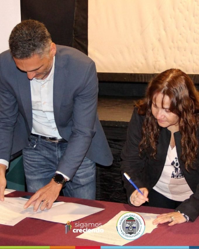 Deán Funes: Firma del convenio CAJA 427+