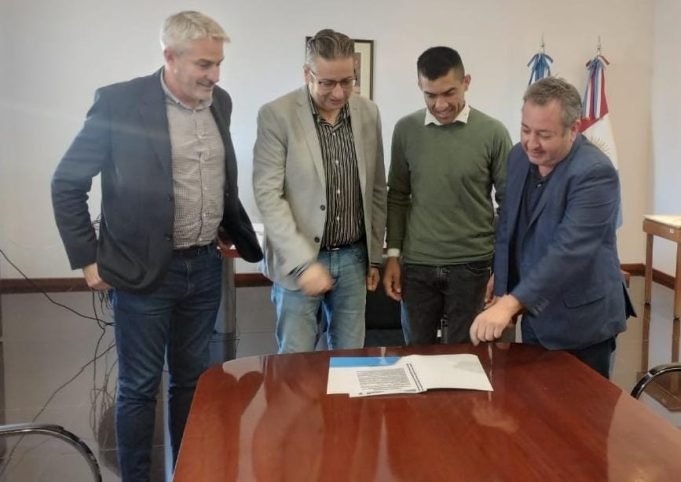 Legislador Figueroa y Ministro Brandan gestionaron Obra de Agua para Chuña y se abre el llamado a licitación.
