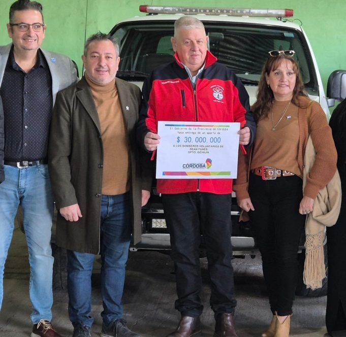 Legislador Figueroa entregó Subsidio de la Provincia por $ 30 Millones a Bomberos de Deán Funes.