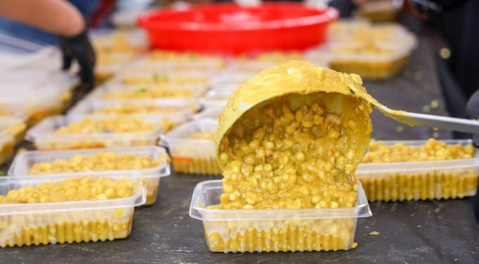 Más de 65 personas resultaron intoxicados tras un locro popular en La Rioja.