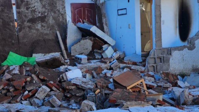 Una mujer de 78 años murió tras desplomarse el techo de su casa.