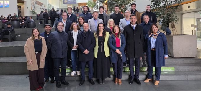 La delegación cordobesa en Chile visitó la prestigiosa Universidad San Sebastián.