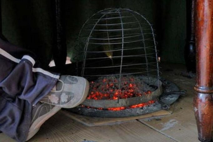 Seis personas intoxicadas con monóxido de carbono tras prender un brasero en su casa en Córdoba.