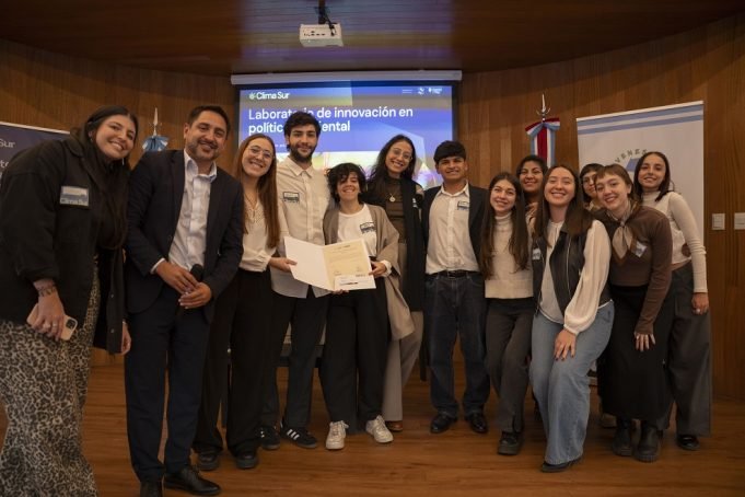 La Legislatura reconoció a Jóvenes por el Clima por una iniciativa ambiental.