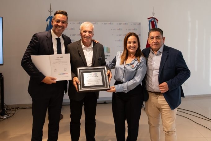 Legislatura: entregan reconocimiento al expiloto Alejandro Moroni.