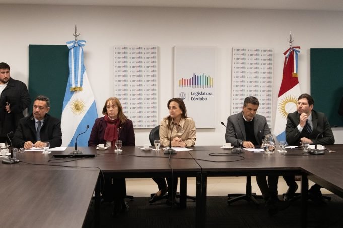 Legisladores coincidieron en defender la función de los Colegios Profesionales de Córdoba.