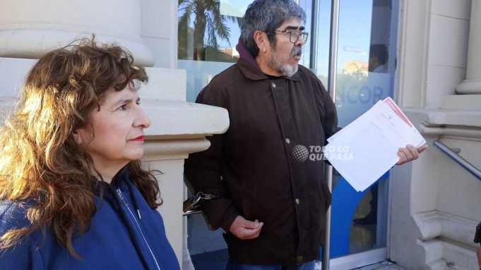 Un jubilado se encadenó en la sucursal de Bancor en Deán Funes tras ser víctima de un hackeo.