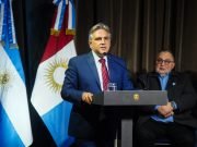 Llaryora volvió a pedir penas más graves para quienes atacan a uniformados: “Estoy al lado de los policías y sus familias”.