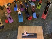 Encuentro en la Legislatura para celebrar el Día Internacional del Yoga.