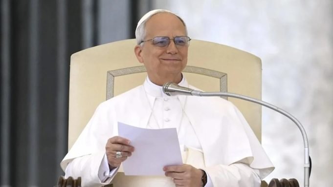 León XIV llamó a los nuevos sacerdotes a “ser creíbles” y “sanar una Iglesia herida”.