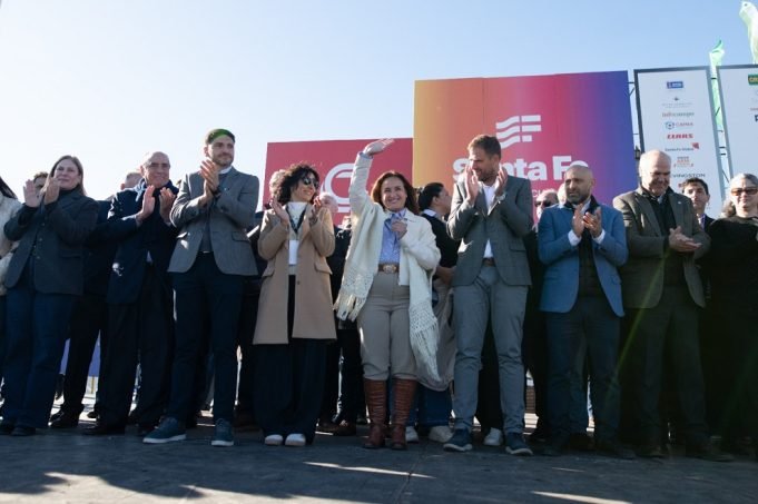 Prunotto acompañó a Pullaro en la presentación del Congreso Internacional del Maíz.