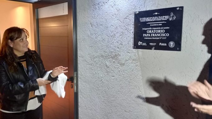 Quedó inaugurado el Oratorio Papa Francisco en el cementerio local.