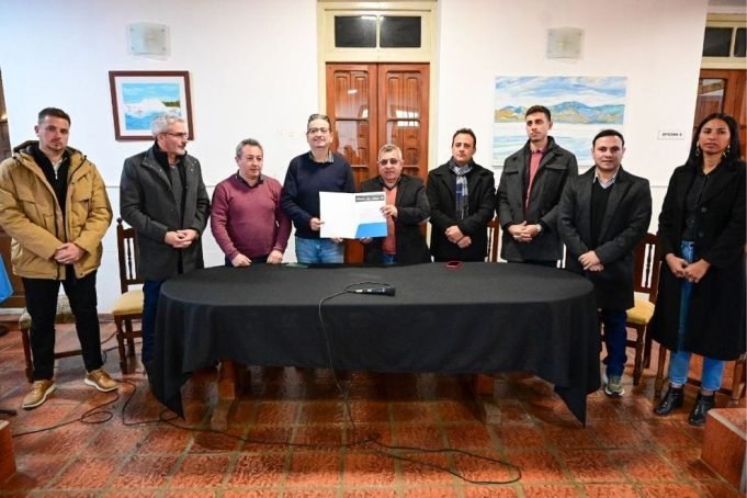 La Provincia licitó la modernización del sistema de provisión de agua potable para tres localidades del norte cordobés.