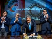 Salud: Llaryora presentó la asignación estímulo y anunció la unificación de la ley del personal.