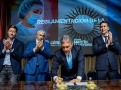 Salud: Llaryora presentó la asignación estímulo y anunció la unificación de la ley del personal.