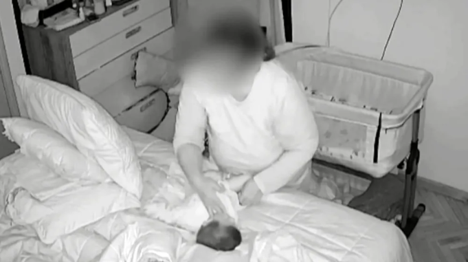 Quedó detenida la niñera que maltrataba a un bebé de 7 meses en Córdoba.