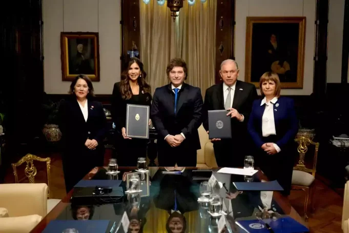 Argentina firmó el acuerdo para que los ciudadanos viajen a EE.UU. sin visa.