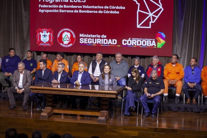 Prunotto acompañó el acto provincial para fortalecer el sistema provincial de Bomberos Voluntarios.