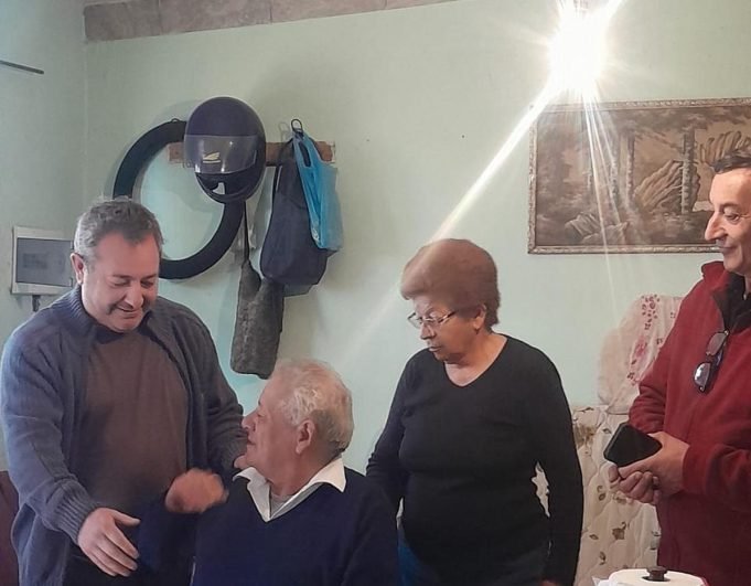 Trabajo en conjunto y justicia social: Cirilo Zambrano ya cuenta con energía eléctrica en su casa de la zona rural de Deán Funes.