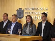 Prunotto acompañó al gobernador Llaryora en el acto de apoyo a científicos y proyectos de innovación.