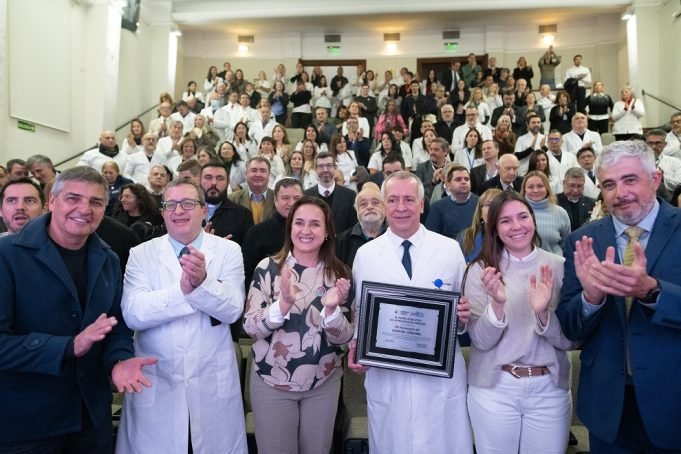 Prunotto y Pieckenstainer presidieron el acto central por los 75 años del Hospital Córdoba.