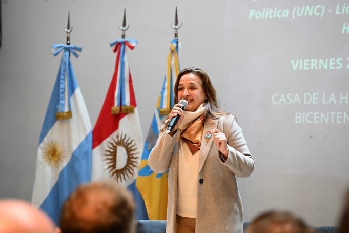 Las Varillas: Prunotto participó en un conversatorio sobre el rol de las mujeres en la política.