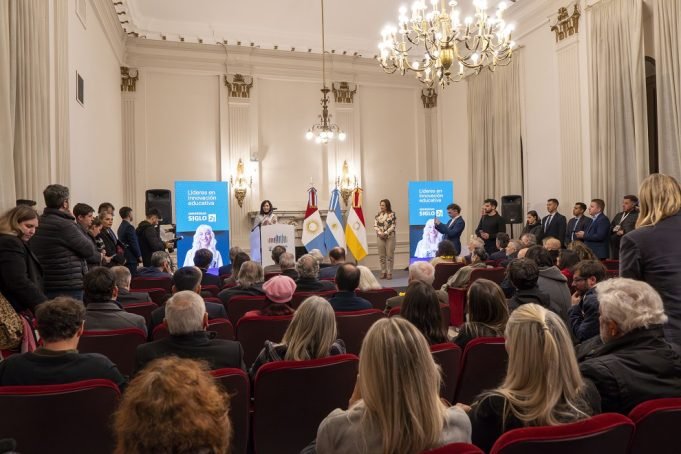 Prunotto acompañó la entrega de los Premios Perfil Córdoba.