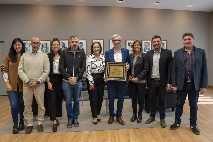 Reconocimiento a la UNC por su destacada posición en ranking internacional.