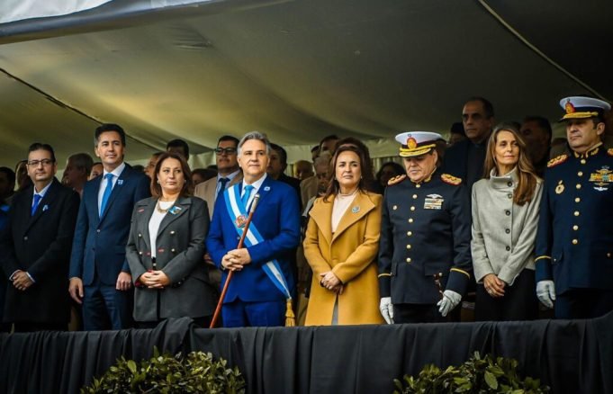 En Colonia Caroya, Llaryora encabezó el desfile cívico-militar en conmemoración del 9 de Julio.